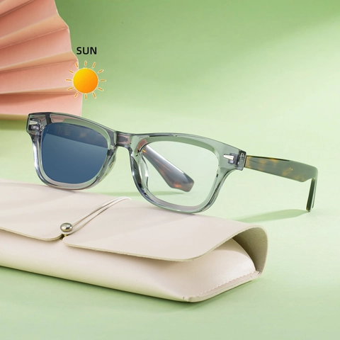 Square Photochromic Sunglasses Fashion PC Metal Frame UV400 Protection Outdoor Travel Trendy Eyewear For Women