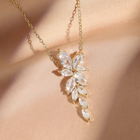 Marquise Cut Zircon Leaf Pendant Necklace Copper Floral Clavicle Chain Elegant Jewelry For Women Fashion Ins Style