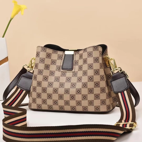 Women Bucket Bag PU Leather Checkerboard Grid Print Wide Striped Shoulder Strap Crossbody Shoulder Bag Casual Vintage
