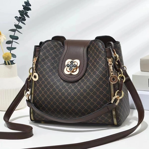 Borsa A Mano Da Donna In Pelle PU Monogramma Trapuntata Borsa A Tracolla Con Chiusura A Fiore Quadrifoglio Retro Elegante