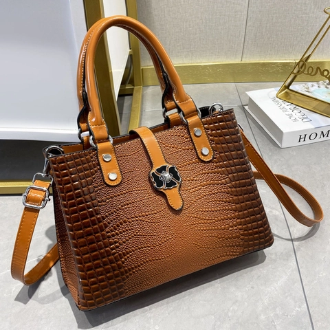 Women Boston Handbag PU Leather Crocodile Pattern Gradient Flower Buckle Large Capacity Crossbody Shoulder Bag