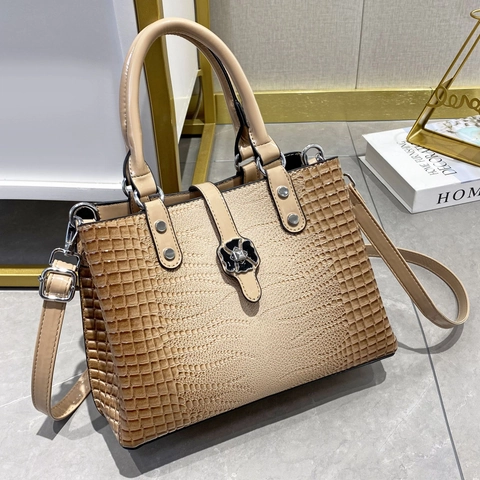 Women Boston Handbag PU Leather Crocodile Pattern Gradient Flower Buckle Large Capacity Crossbody Shoulder Bag