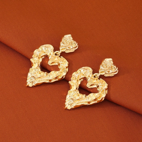 Overdreven Hart Hangoorbellen Voor Dames Onregelmatige Gehamerde Textuur Vergulde Legering Holle Hart Sieraden