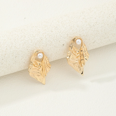 Pendientes De Botón De Metal Arrugado Irregular Dorado Con Perla Artificial Redonda Joyería De Aleación Minimalista