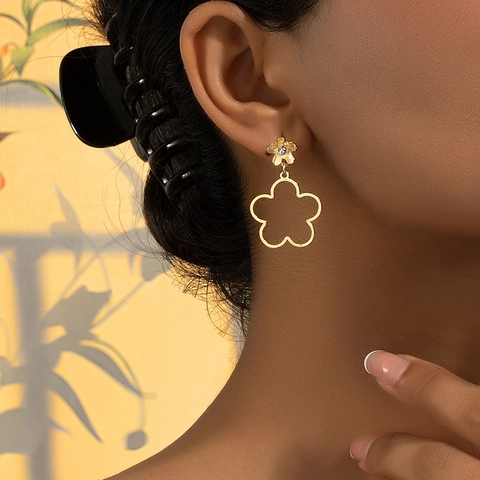 Legierung Rhinestone Hohl Blume Hängen Ohrringe Golden Vintage Elegant Floral Drop Ohrstecker Für Frauen