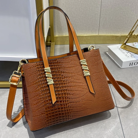 Women Handbag Crocodile Pattern PU Leather Large Capacity Shoulder Crossbody Bag Gold Hardware Urban Style Elegant