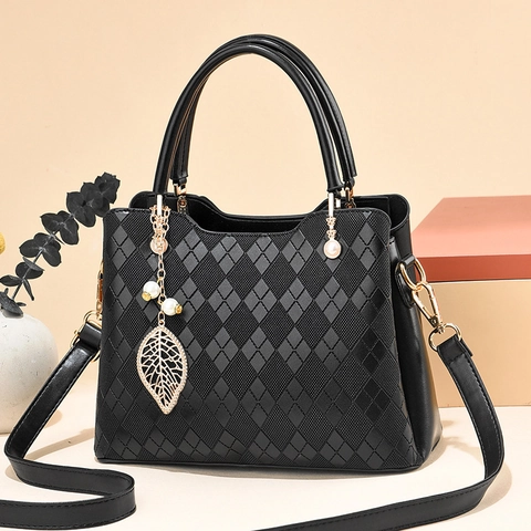 Borsa A Mano Da Donna In Pelle PU Grande Capacità Goffratura A Rombi Ciondolo Foglia Di Metallo Perla Artificial Tracolla Rimovibile