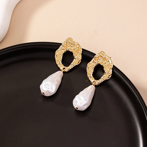 Baroque Irregular Artificial Pearl Dangle Earrings Hammered Gold Texture Alloy Vintage Elegant Jewelry For Women