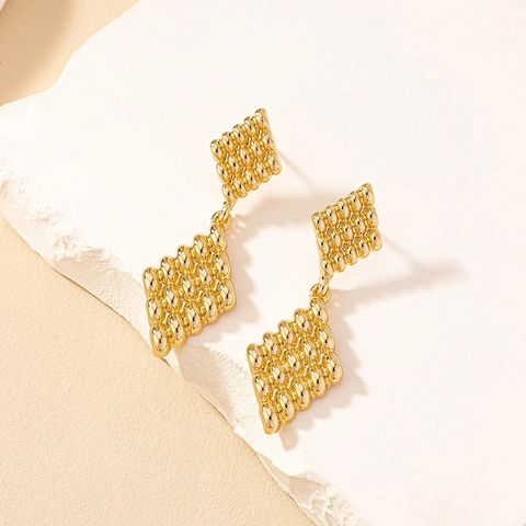Gouden Getextureerde Geometrische Ruit Hangoorbellen Voor Dames Legering Dubbele Diamant Drop Minimalistisch Retro Mode Accessoire