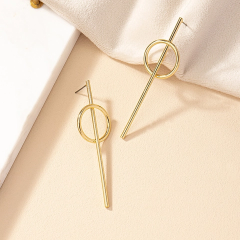 Minimalistische Geometrische Kreis Vertikale Stab Hängerohrringe Vergoldete Legierung Schmuck Für Damen