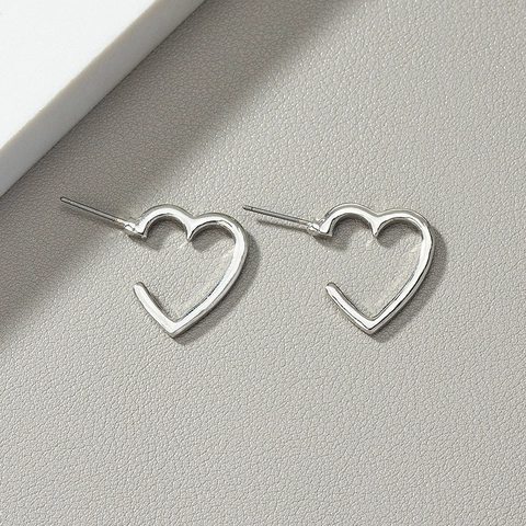 Pendientes Minimalistas Con Forma De Corazón Hueco Color Plata Aleación Estilo Punk Hip Hop Moda