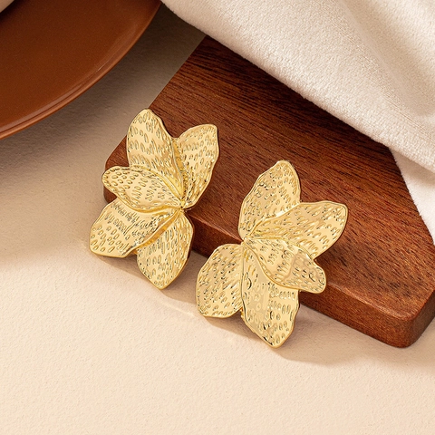 Vintage Exaggerated Flower Petal Stud Earrings 3D Multi Layer Hammered Texture Alloy INS Style Jewelry For Women
