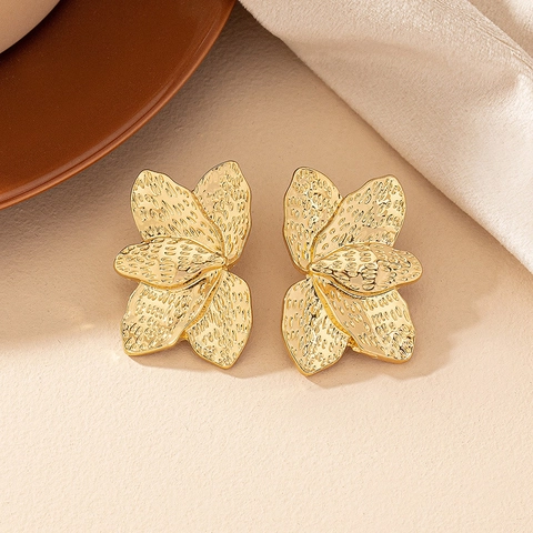 Gold Flower Petal Earrings For Women Zinc Alloy Hammered Texture Layered Design Asymmetrical Trendy Elegant Jewelry