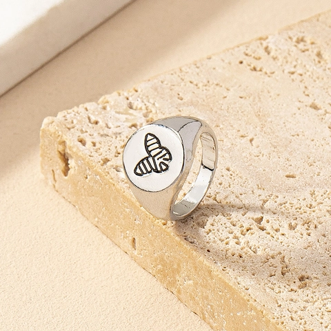 Butterfly Bee Engraved Signet Ring Silver Color Alloy Minimalist Vintage Style Jewelry Fashion Finger Accessory Unisex