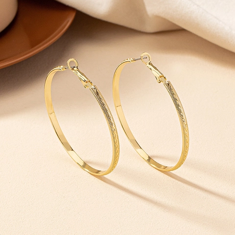 Getextureerde Gouden Creolen Grote Ronde Geometrische Metalen Retro Statement Mode Sieraden Voor Dames Elegant Accessoire