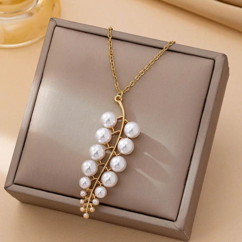 Collana Con Ciondolo A Foglia In Lega Con Künstliche Perle Sintetiche Bianche Stile Francese Per Donne