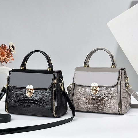 Women Crocodile Pattern PU Leather Crossbody Shoulder Bag Retro Square Handbag With Gold Metal Lock Elegant Messenger