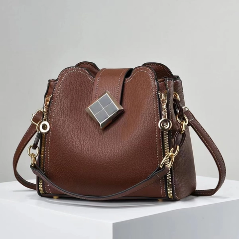 Women Litchi Pattern PU Leather Shoulder Bag Elegant Bucket Shape Crossbody Handbag With Chain Decor Gold Hardware Chic