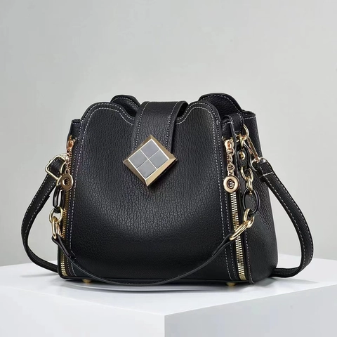 Women Litchi Pattern PU Leather Shoulder Bag Elegant Bucket Shape Crossbody Handbag With Chain Decor Gold Hardware Chic