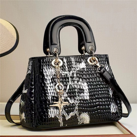 Women Handbag Crocodile Snake Embossed PU Leather With Star Charm Elegant Structured Crossbody Shoulder Purse