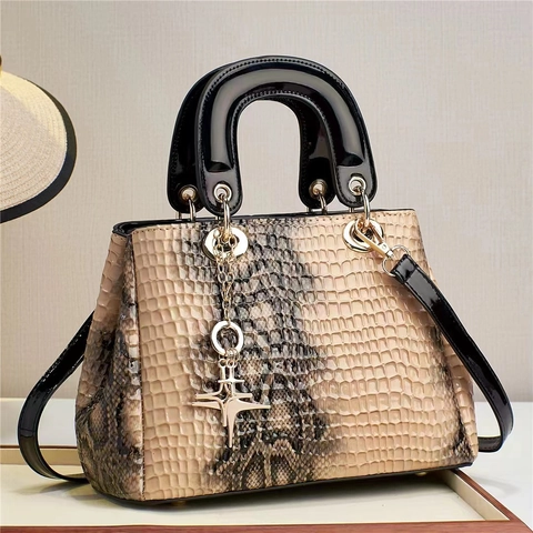 Women Handbag Crocodile Snake Embossed PU Leather With Star Charm Elegant Structured Crossbody Shoulder Purse