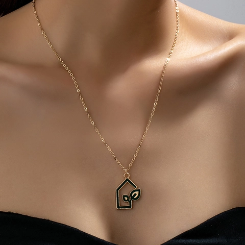 Zinklegierung Kleines Haus Anhänger Halskette Mit Grünen Emaille Blatt Goldkette Pastorale Einfache Schmuck Für Frauen