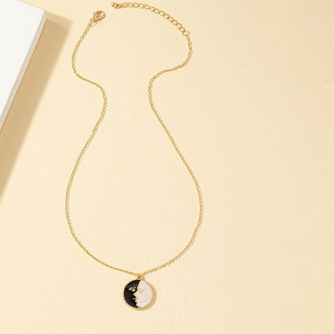 Collar Con Colgante De Perfil De Cara Artística Aleación Chapado En Oro Esmalte Moneda Redonda Joyería Minimalista Retro Para Mujer