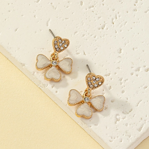 Modieuze Hart Strass Oorknopjes Met Wit Emaille Klaver Bloem Hanger Vergulde Legering Sieraden Voor Dames
