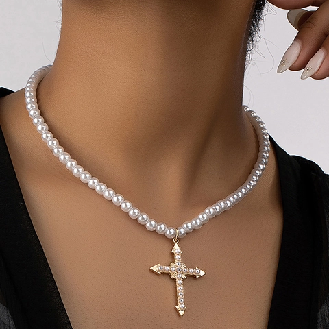 Kunstparelketting Met Kruis Hanger Legering Kunstparels Vintage Elegant Verstelbare Ketting Religieuze Stijl Voor Dames
