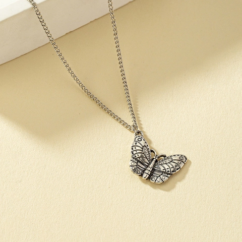 Collana Con Pendente A Farfalla Vintage Lega Retrò Tono Argento Temperamento Stile Versatile Gioielli Per Donne Ragazze