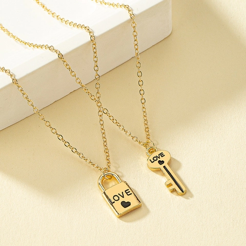 Collares Con Colgante De Candado Y Llave Corazón De Amor Aleación Chapado En Oro Joyas Para Parejas Estilo Minimalista