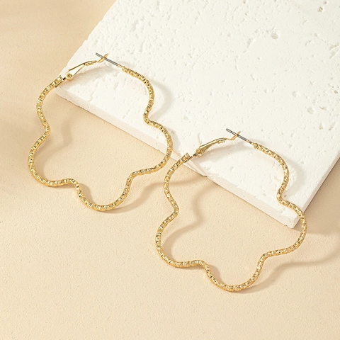 Hollow Flower Hoop Earrings Alloy Hammered Texture Wave Design Chic Minimalist Fashion For Women