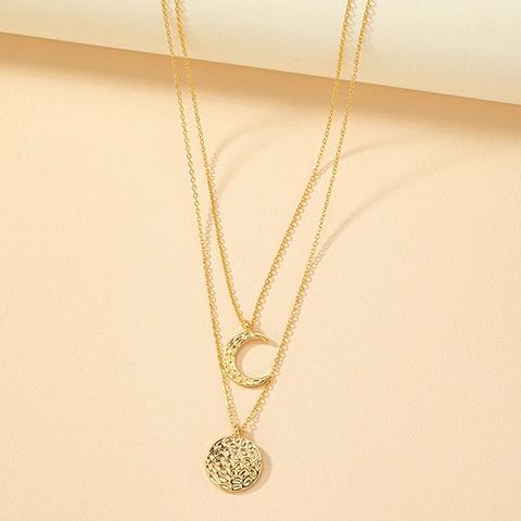 Collar De Capas Chapado En Oro Aleación Martillado Luna Creciente Disco Colgante Joyería Minimalista Para Mujeres