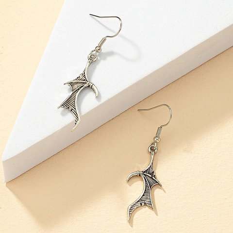 Gothic Dragon Wing Heart Asymmetric Dangle Hook Earrings Alloy Retro Silver Textured Jewelry Women Accessories Gift