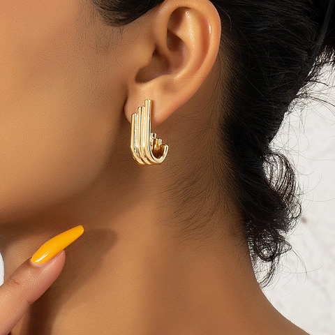 Geometrische U-Form Legierung Ohrringe Mehrschichtig Vergoldet Minimalistischer Modeschmuck Damen