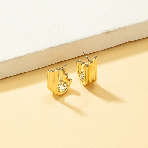Geometrische U-Form Legierung Ohrringe Mehrschichtig Vergoldet Minimalistischer Modeschmuck Damen