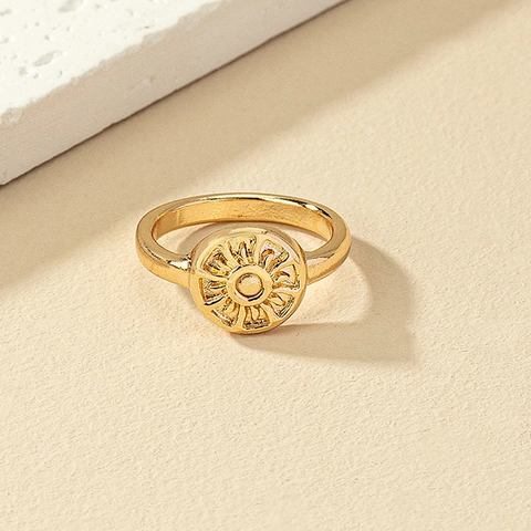 Vintage Alloy Ring With Sun Pattern Round Signet Gold Color Minimalist Fashion Jewelry For Women