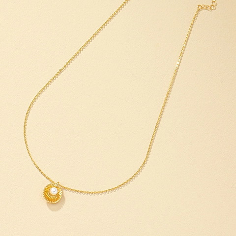 Collar Con Colgante De Concha Aleación Tono Dorado Perla Artificial De Imitación Estilo Océano Vacaciones De Verano Joyería Chic Para Mujer