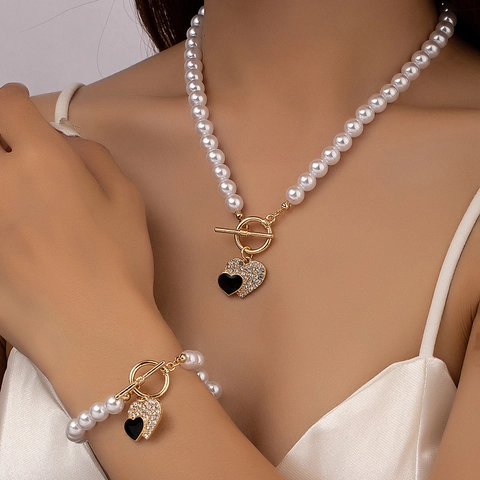 Elegante Collana E Bracciale In Imitazione Perla Artificial Pendente A Cuore Lega Strass Smalto Fibbia OT Dorata Moda Per Donne