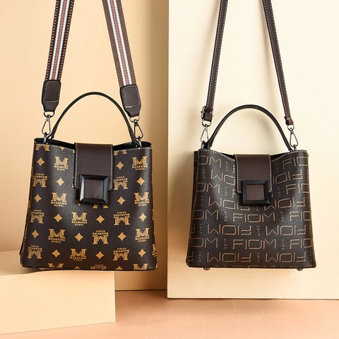 Retro Women Bucket Bag PU Leather Square Buckle Crossbody Handbag Large Capacity Casual Style With Interchangeable Shoulder Straps