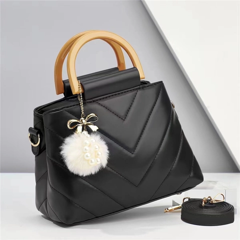 Bolso De Mano Acolchado De Cuero PU Para Mujer Con Asa Textura Madera Colgante Pompon Perla Artificial Bolso Hombro