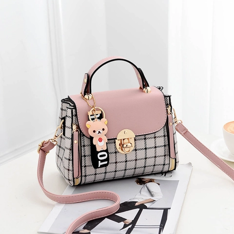 Checkered Handbag PU Leather Grid Fabric Gold Turn Lock Single Handle Detachable Strap Bear Charm Crossbody Bag Women