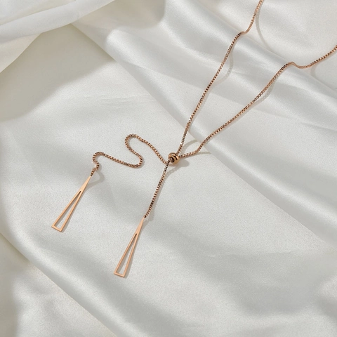 Κολιέ Σε Σχήμα Υ Από Ανοξείδωτο Ατσάλι Rose Gold Για Γυναίκες Με Ρυθμιζόμενη Συρόμενη Χάντρα Και Κοίλο Γεωμετρικό Μενταγιόν Τριγώνου