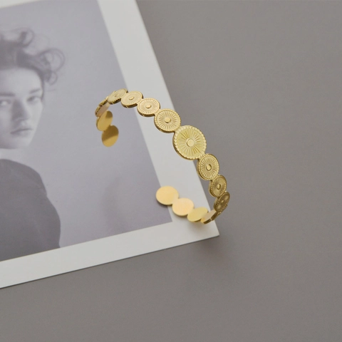 Roestvrijstalen Open Armband Voor Dames 14K Verguld Verbonden Ronde Schijven Vintage Zonnestraal Textuur Boho Bangle