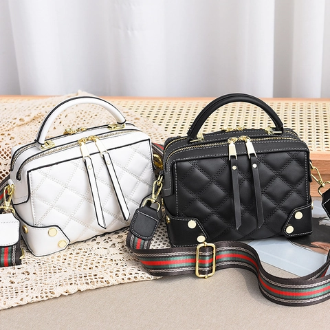 Borsa a Tracolla Trapuntata Vintage da Donna Forma a Cuscino Doppia Cerniera Con Tracolla a Righe Larghi Rivetti Dorati Borsa a Spalla