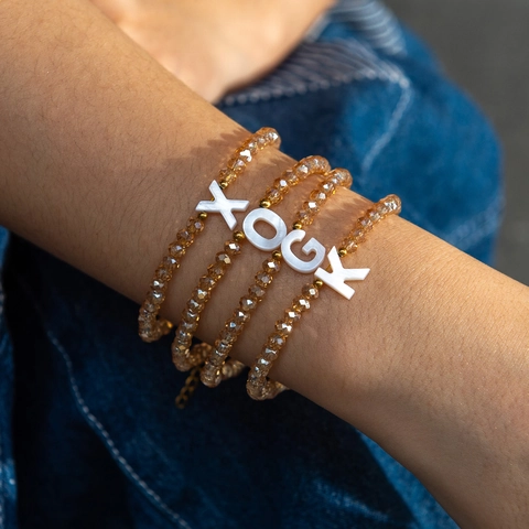 Handgemaakte Roestvrijstalen Kralen Armband Voor Vrouwen Champagne Goud Glaskralen Witte Alfabet Letter Initial Charm Verstelbare Sieraden Cadeau