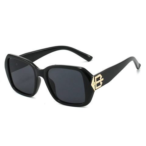 Retro Oversized Square Sunglasses Women Men UV400 Protection PC Frame Vintage Fashion Trendy Sun Eyewear Metal Decoration
