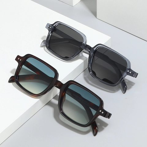 Square Frame Sunglasses UV400 Protection PC Material Retro Vintage Style For Women Men Unisex With Metal Rivets