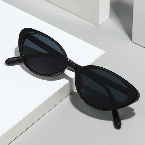 Gafas De Sol Cat Eye Montura PC Lentes AC Protección UV400 Retro Montura Pequeña Remaches Moda De Calle Para Mujeres