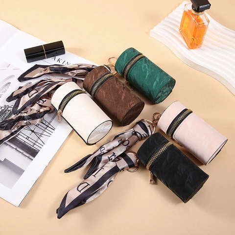 Mini Lippenstifttasche Zylinderform PU Leder Mit Dekorativem Schal Schlüsselanhänger Tragbare Tasche Für Kopfhörer Und Schlüssel